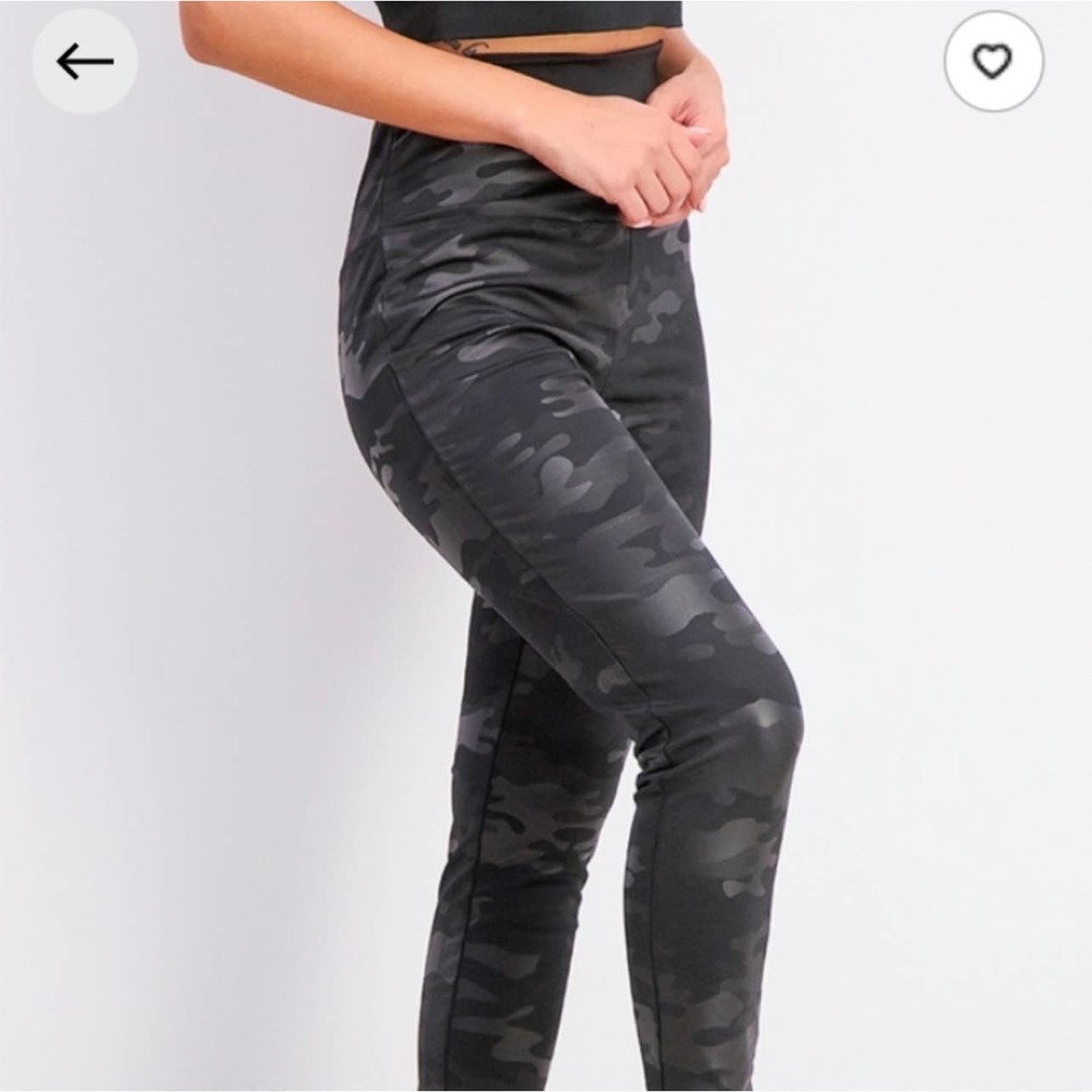 NWT Knox Rose Black Camo Leggings
